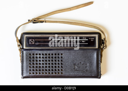 Vintage kleine russische Kofferradio auf mit Hintergrund Stockfoto