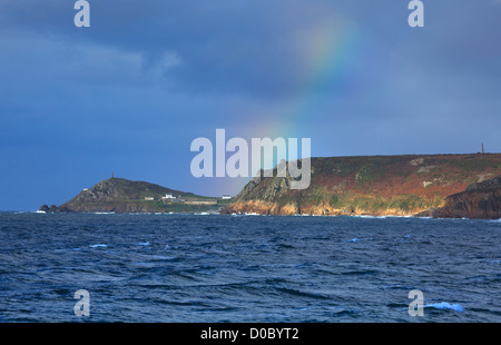 Cape Cornwall. Landzunge am westlichen Ende der Halbinsel Cornwall, Standort einer ehemaligen Zinnmine. Stockfoto