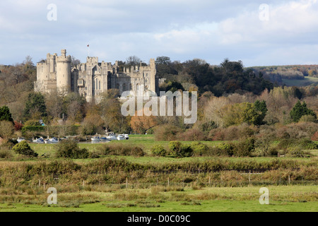 Arundel Castle verfügt über 1.000 Jahre Geschichte befindet sich im herrlichen Garten mit Blick auf den Fluss Arun in West Sussex Stockfoto