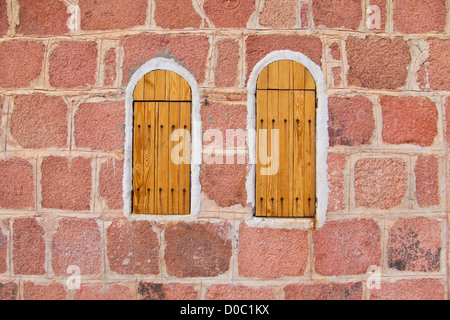 Griechische orthodoxe Kapelle Fensterläden auf dem Berg Sinai / Mosesberg, 2285 m in Ägypten Stockfoto