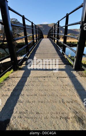 Winnie The Pooh Zitat auf die Chinesisch-Brücke über den Fluss Derwent in der Nähe von Keswick, englischen Lake District Stockfoto