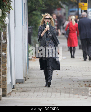 Claudia Schiffer bringt ihren Sohn zu School London, England Stockfoto