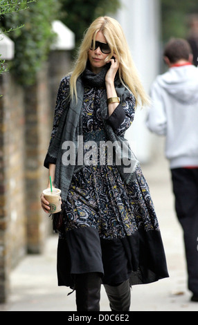 Claudia Schiffer bringt ihren Sohn zu School London, England - 08.10.10 Stockfoto