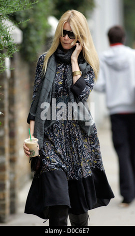 Claudia Schiffer bringt ihren Sohn zu School London, England - 08.10.10 Stockfoto