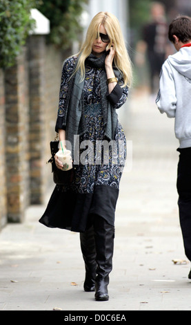 Claudia Schiffer bringt ihren Sohn zu School London, England Stockfoto