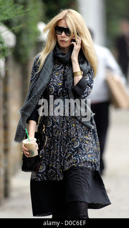 Claudia Schiffer bringt ihren Sohn zu School London, England - 08.10.10 Stockfoto