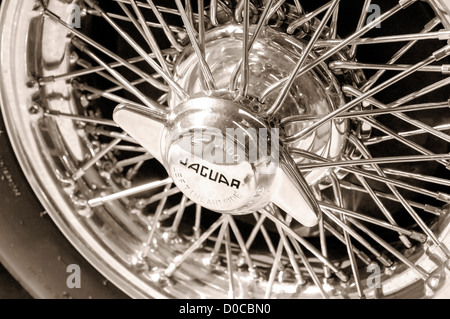 Draht-Rad von Jaguar Oldtimer Stockfoto