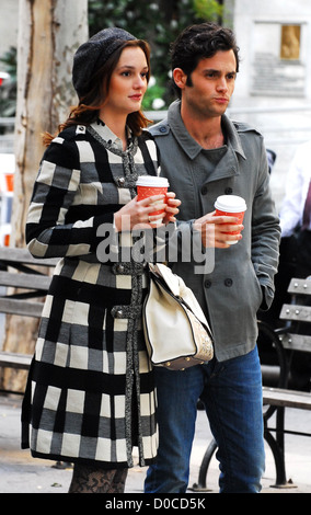 Penn Badgley und Leighton Meester Dreharbeiten vor Ort am Set von "Gossip Girl" New York City, USA - 22.10.10 Stockfoto