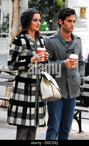 Penn Badgley und Leighton Meester Dreharbeiten vor Ort am Set von "Gossip Girl" New York City, USA - 22.10.10 Stockfoto