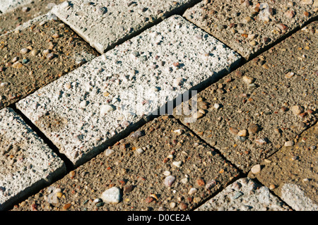 Hintergrund von alten grauen Straße Ziegeln glänzte mit der Sonne. Stockfoto