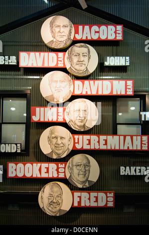 Anzeige der Jim Beam Master Distillers innerhalb der amerikanischen Stillhouse in Jim Beam Destillerie in Clermont. Kentucky Stockfoto