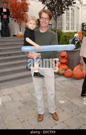 Kyle MacLachlan und seinem Sohn Callum Lyon MacLachlan Promis bei Pottery Barn Kids Halloween Karneval Los Angeles, USA- Stockfoto