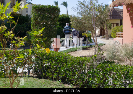 [El Gouna] Rollstuhl Personen Bungalow Resorthotel Stockfoto