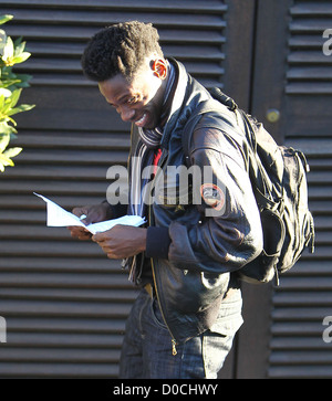 John Adeleye kommen "X Factor" Finalisten in die Proberäume vor heute Abend die Ergebnisse zeigen, London, England - 24.10.10 Stockfoto