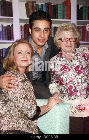 Eve Plumb (Jan von The Brady Bunch) Manuel Herrera und Dr. Ruth Westheimer Öffnung Nacht der Off-Broadway-Produktion von Stockfoto