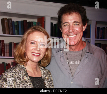 Eve Plumb und Barry Williams (Jan & Greg aus The Brady Bunch) Premiere der Off-Broadway-Produktion von "Eve Plumb in Stockfoto