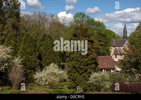 FLORAL PARK DAS DORF VON APREMONT-SUR-ALLIER EINES DER SCHÖNSTEN DÖRFER VON FRANKREICH CHER (18) Stockfoto