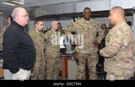 Der ehrenwerte Dr. Joseph W. Westphal, Staatssekretär der US Army und General Lloyd J. Austin III, Vice Chief Of Staff, USA Stockfoto