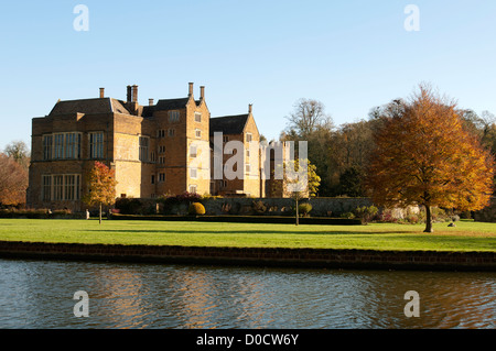 Broughton Schloss im Herbst, Oxfordshire, Vereinigtes Königreich Stockfoto