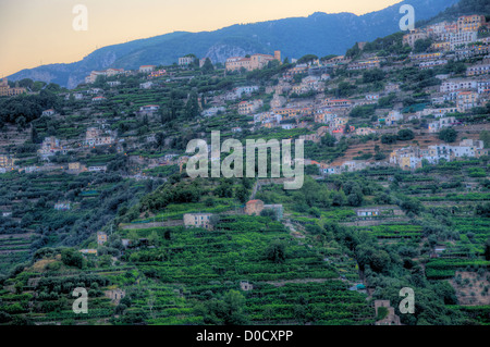 Minori an der Amalfi Küste in Italien. Amalfi ist eine Stadt und Comune in der Provinz Salerno in der Region Kampanien, Ita Stockfoto