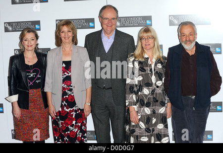 (L, R) Schauspieler Lesley Manville, Ruth Sheen, Jim Broadbent, Georgina Lowe Produzent und Regisseur Mike Leigh den 54. Times BFI Stockfoto