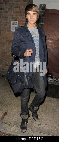 X Factor Kandidat Liam Payne von Boy band One Direction eine Studio verlassen. London, England Stockfoto