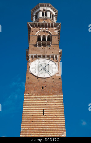 Torre dei Lamberti (1463) Piazza Delle Erbe square Altstadt Verona City Veneto Region Nord Italien Europa Stockfoto