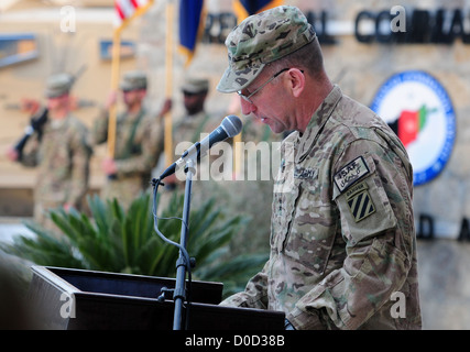 Generalmajor Robert â €œAbeâ€ Abrams, 3. US-Infanteriedivision und Regional Command (Süd), Kommandierender general, spricht zu einer Versammlung Stockfoto