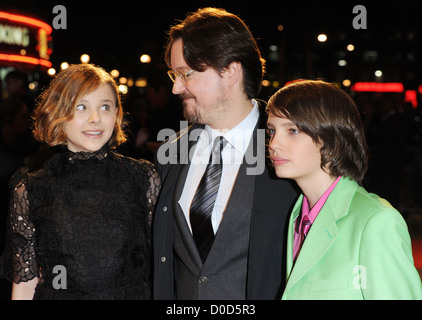 Chloe Grace-Moretz, Matt Reeves und Kodi Smith-McPhee-Premiere von "Let Me In" statt im Vue, Leicester Square - London eingetroffen, Stockfoto