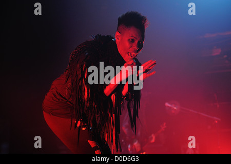 BARCELONA, Spanien - 9 Nov.: Skunk Anansie führt auf Razzmatazz am 9. November 2012 in Barcelona, Spanien. Stockfoto