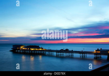 Sonnenaufgang am Pier in Cromer, Norfolk, East Anglia Stockfoto