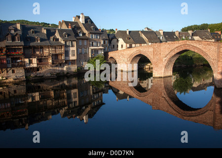 PONT-VIEUX-BRÜCKE ÜBER DIE MENGE DER WEG VON SAINT JAMES COMPOSTELA STRAßE ESPALION AVEYRON (12) FRANKREICH Stockfoto