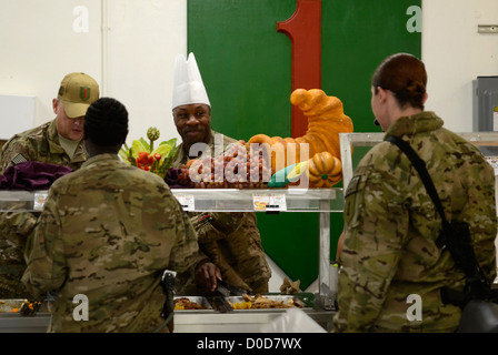 Colonel James Davis, Kommandant und Command Sergeant Major Maurice Chaplin, CSM Division Headquarters und Headquarters Bataillon, 1. Stockfoto