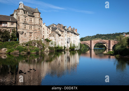 ALTES SCHLOSS, ERBAUT IM JAHRE 1572 PONT VIEUX BRÜCKE IM 11. JAHRHUNDERT ÜBER VIEL WEG SAINT JAMES COMPOSTELA STRAßE ESPALION AVEYRON (12) Stockfoto