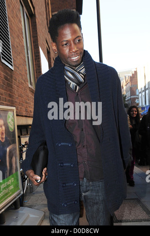 X-Factor "Finalist John Adeleye angekommen Proberäume London, England - 20.10.10 Stockfoto