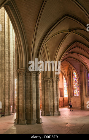 DOPPELTEN CHORUMGANG KATHEDRALE SAINT-ETIENNE IN BOURGES JUWEL GOTISCHER ARCHITEKTUR ALS WORLD HERITAGE SITE UNESCO CHER FRANKREICH Stockfoto