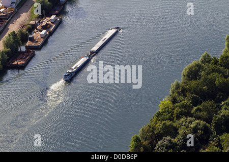 SCHIFF AUF DER SEINE IN DER NÄHE VON VERNON IN RICHTUNG LE HAVRE EURE (27) NORMANDIE FRANKREICH Stockfoto