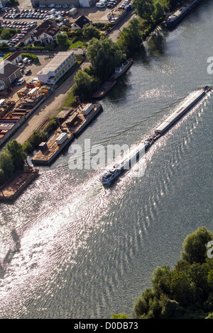 SCHIFF AUF DER SEINE IN DER NÄHE VON VERNON IN RICHTUNG LE HAVRE EURE (27) NORMANDIE FRANKREICH Stockfoto