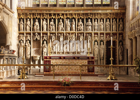 Der Altar und die Statuen im Chor, der Innenraum, St. Laurence Church aus dem 15th. Jahrhundert, Ludlow, Shropshire England, Großbritannien Stockfoto