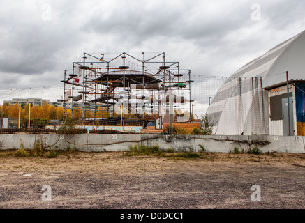 MountMitte - Abenteuerpark mit Hochseilkletterrahmen & Hindernisparcours für alle Altersgruppen in Mitte, Berlin, Deutschland Stockfoto