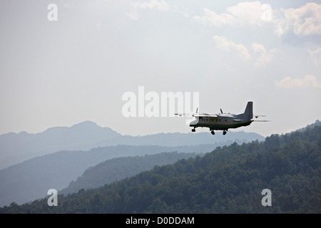 Passagierflugzeug nimmt in die Luft Stockfoto