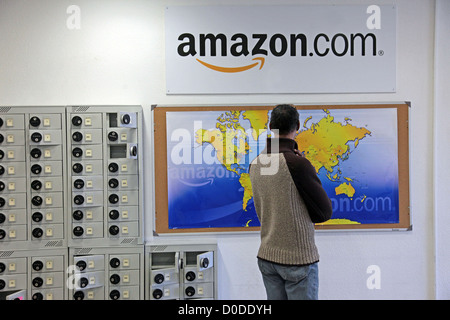 LOGISTIK-DREHSCHEIBE DES INTERNET SALES CORPORATION AMAZON.COM SARAN LOIRET Stockfoto