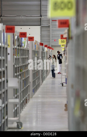 LOGISTIK-DREHSCHEIBE DES INTERNET SALES CORPORATION AMAZON.COM SARAN LOIRET (45) Stockfoto