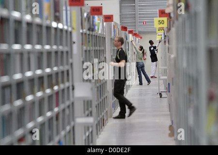 LOGISTIK-DREHSCHEIBE DES INTERNET SALES CORPORATION AMAZON.COM SARAN LOIRET (45) Stockfoto