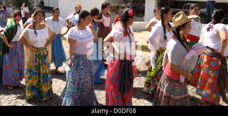 Paraden am Día De La Revolución - Tag der Revolution, Mexiko Stockfoto