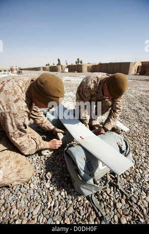 United States Marines montieren Aerovironment RQ-11 Raven-B unbemannten vorwärts operating Base in Afghanistan Stockfoto