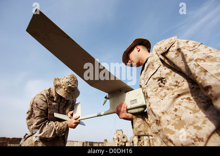 United States Marines montieren Aerovironment RQ-11 Raven-B unbemannten vorwärts operating Base in Afghanistan Stockfoto