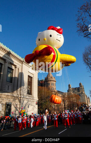 Hello Kitty Ballon zum Jahresbeginn die Macy's Thanksgiving Day Parade in New York City, 22. November 2012. Stockfoto