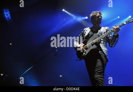 Englische Rockband MUSE in Prag, Tschechische Republik, 22. November 2012 führt. Muse-Frontmann Matt Bellamy. (CTK Foto/Stanislav Peska) Stockfoto