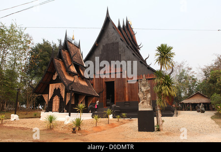 Baan Si Dum, 40 schwarze Häuschen mit den Werken von Nationalkünstler Thawan Duchanee, Provinz Chiang Rai, Thailand, Asien. Stockfoto
